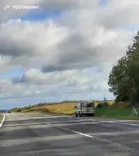 Нарушил ли водитель Правила дорожного движения, совершив остановку для кратковременного отдыха на обочине дороги, обозначенной дорожным знаком «5.3 Дорога для автомобилей»?