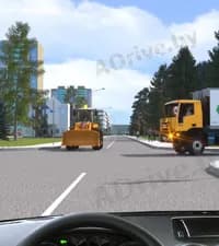 Вы подъехали к перекрёстку для поворота налево. Вы в показанной ситуации: