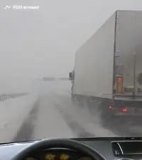 В показанной ситуации Вы, двигаясь за рулём легкового автомобиля, находитесь: