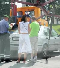 В каком случае стоящий автомобиль может быть эвакуирован на охраняемую стоянку сотрудником ГАИ?
