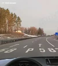 Что обозначают показанные надписи на проезжей части дороги?