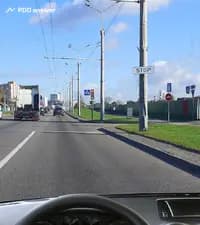 В каком месте Вы должны остановиться в показанной ситуации при включении запрещающего сигнала светофора?