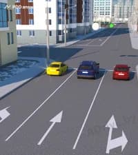 Какие из легковых автомобилей могут продолжить движение через перекрёсток в показанной ситуации при таком сигнале светофора?