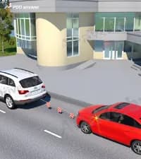 С какой максимальной скоростью разрешается буксировка автомобиля в населённом пункте?