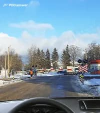 Как Вы, управляя автомобилем, должны поступить в показанной ситуации?