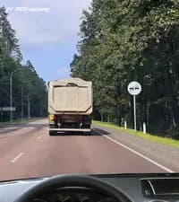 Разрешено ли Вам, управляя легковым автомобилем, произвести обгон грузового автомобиля, включившего сигнал левого поворота, после проезда показанного дорожного знака?