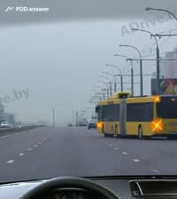 Должны ли Вы, управляя легковым автомобилем, при движении в населённом пункте уступить дорогу автобусу, совершающему в показанной ситуации перестроение в конце зоны остановочного пункта?