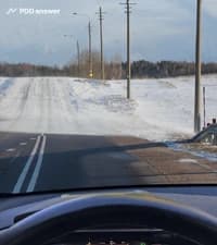 Что необходимо предпринять, управляя легковым автомобилем, на показанном участке дороги?