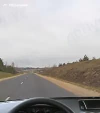 Разрешено ли Вам поставить автомобиль на стоянку на показанном участке дороги вне населённого пункта при наличии обочин, на которые имеется возможность съехать?
