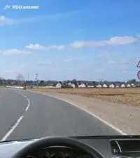 Обязаны ли Вы при движении в показанной ситуации перед поворотом дороги подать сигнал левого поворота?