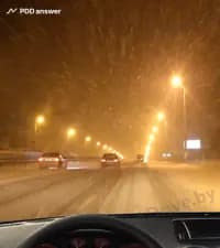 Включение каких внешних световых приборов обеспечит наилучшую видимость дороги в сильную метель после съезда с участка дороги с искусственным освещением?
