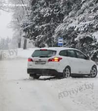 Как в первую очередь следует поступить водителю для прекращения заноса, вызванного торможением?
