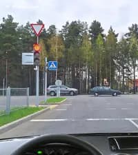 В каком месте Вам необходимо остановиться в показанной ситуации?