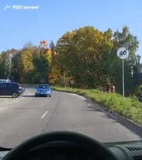 Вы управляете грузовым автомобилем с технически допустимой общей массой не более 3,5 тонны. С какой максимальной скоростью разрешено Вам продолжить движение на показанном участке дороги за дорожным знаком в населённом пункте?
