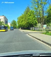 Разрешено ли Вам, управляя легковым автомобилем, в показанной ситуации развернуться на ближайшем перекрёстке?