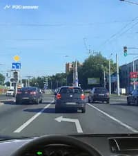 В каком направлении Вам, управляя легковым автомобилем, разрешено продолжить движение из занимаемой полосы?
