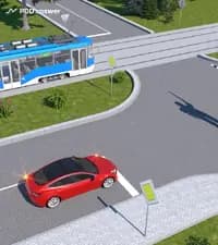 Водителю легкового автомобиля, намеревающемуся повернуть налево, в показанной ситуации: