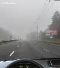 По какой полосе Вам разрешено движение прямо на легковом автомобиле в показанной ситуации в населённом пункте, если правая полоса не занята?
